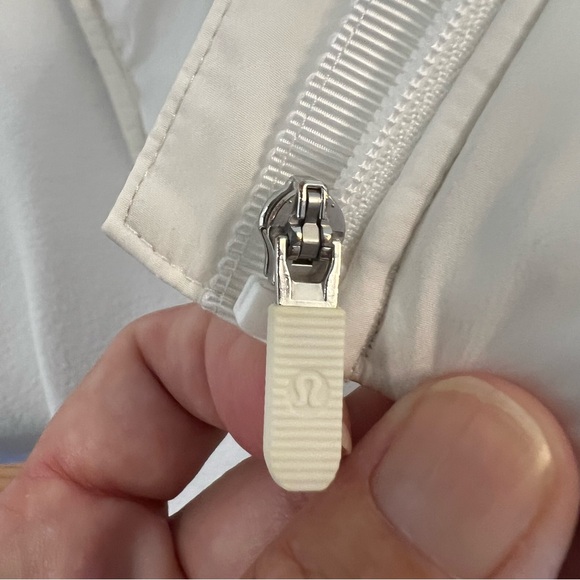 Lululemon Run For Cold Vest White Water Repellent Lightweight Primaloft Size 6 - Picture 4 of 12